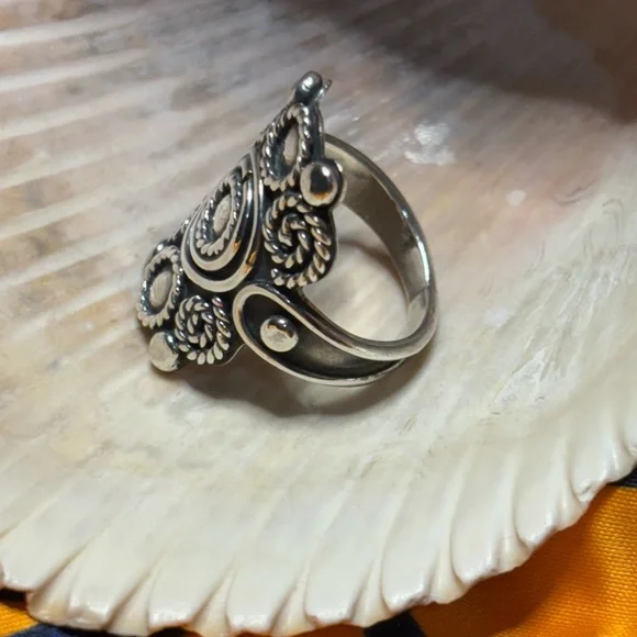 Sterling silver ring. Size 9. - Picture 5 of 6